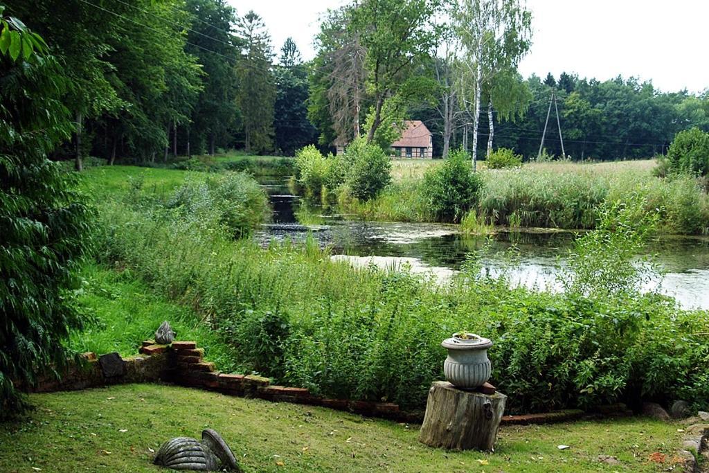 Cichy Dwor Hotel Manowo Eksteriør billede