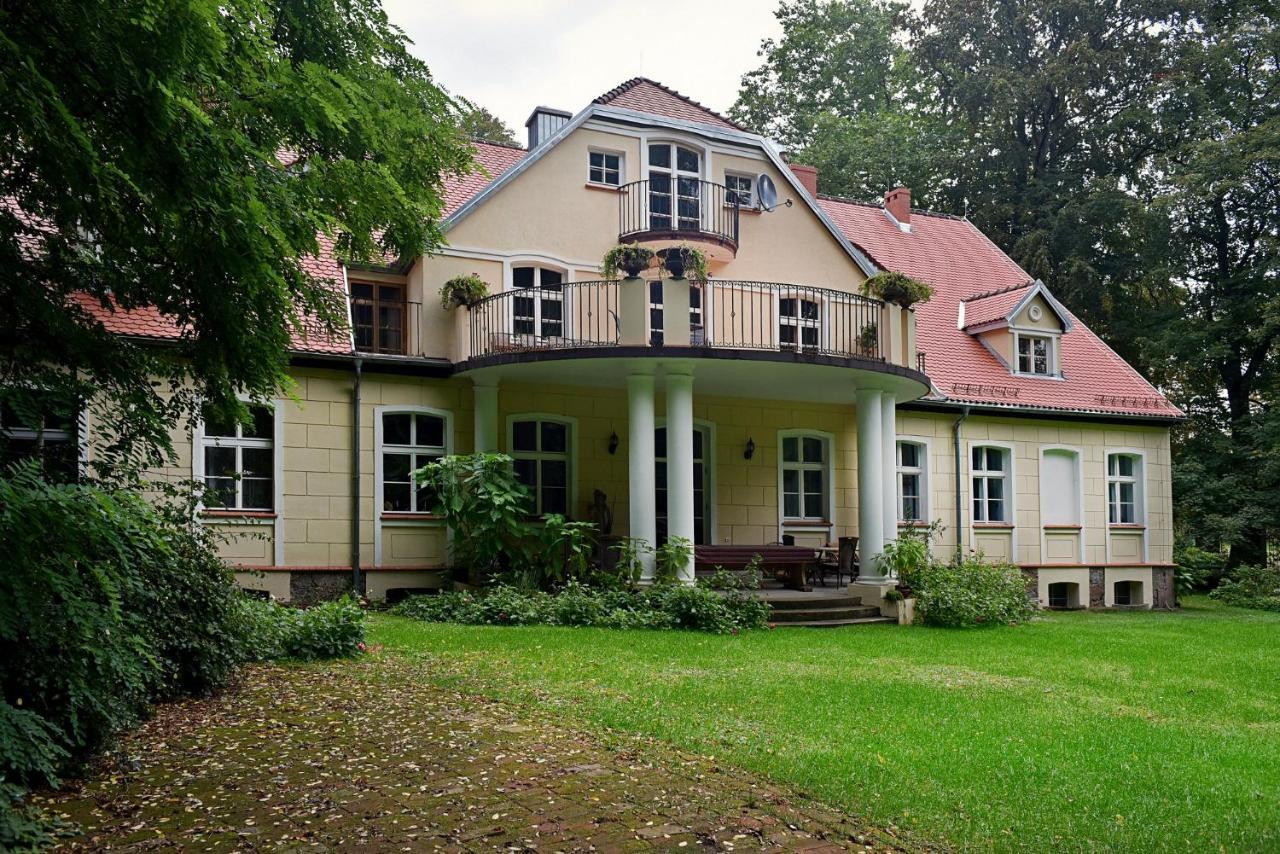 Cichy Dwor Hotel Manowo Eksteriør billede