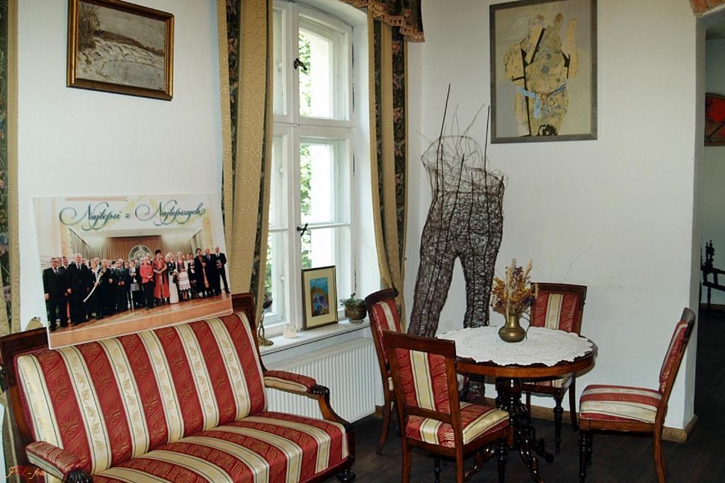 Cichy Dwor Hotel Manowo Eksteriør billede