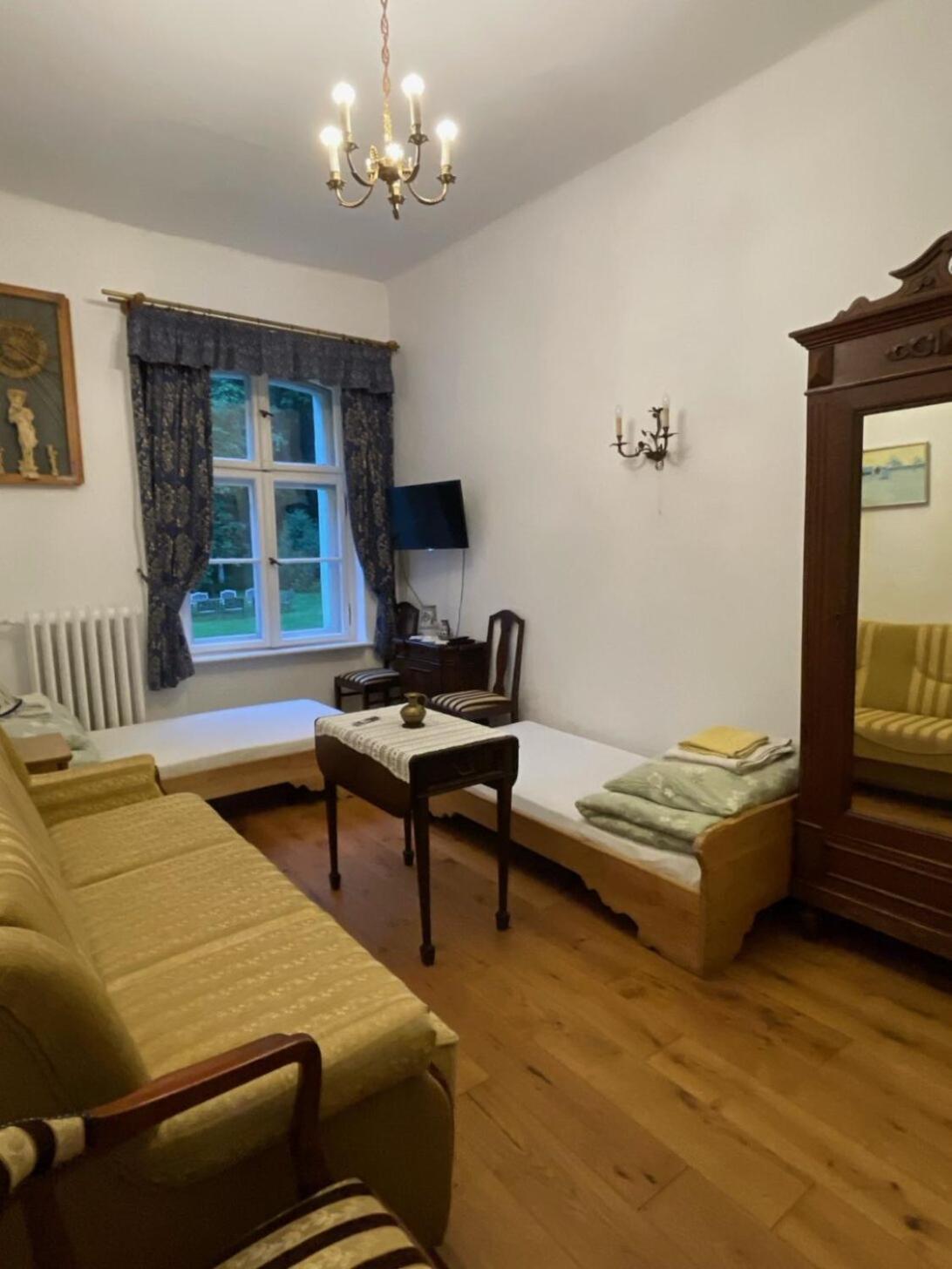 Cichy Dwor Hotel Manowo Eksteriør billede